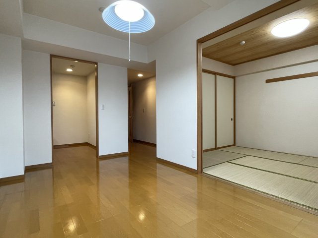 川崎市多摩区布田の賃貸マンションの居間・リビング
