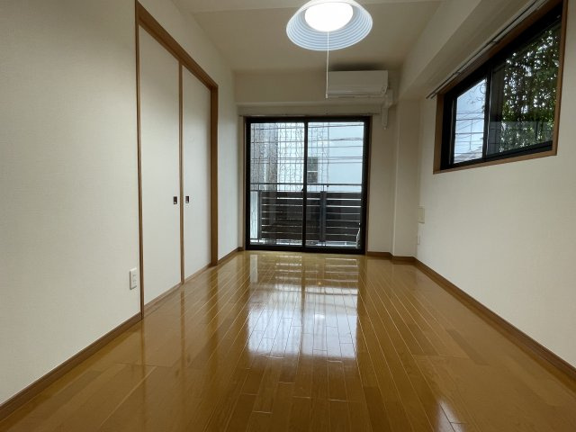 川崎市多摩区布田の賃貸マンションの居間・リビング