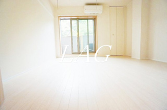 【居間・リビング】 | Ｈａｒｅｎｏ　Ｖｉｌｌａ | 洋室のお部屋です。