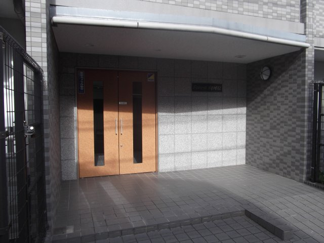 フォレスト向河原のエントランス