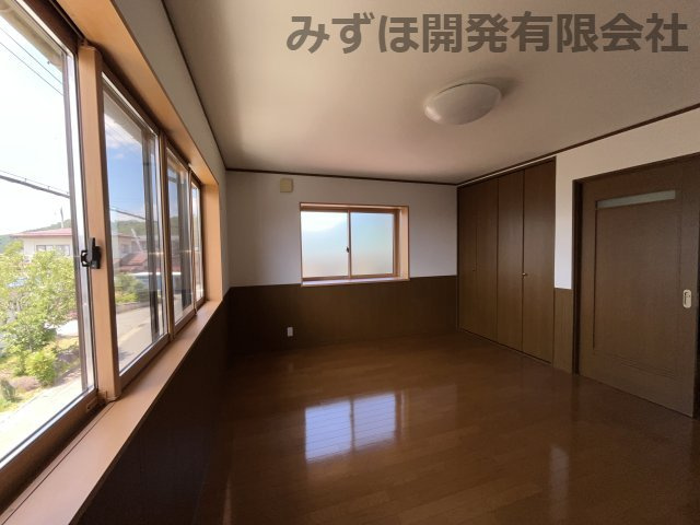 村山市楯岡笛田2丁目11-16の寝室|10畳の寝室でゆったり生活はいかがですか