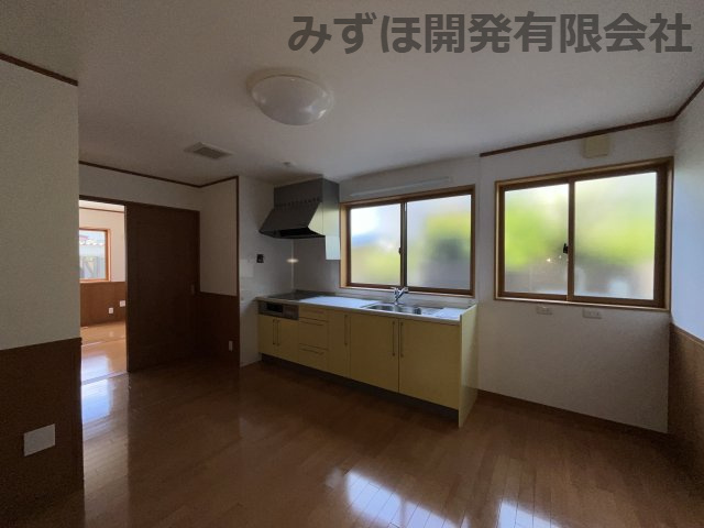 村山市楯岡笛田2丁目11-16のキッチン|広々ダイニングキッチンは料理が楽しくなりそうです