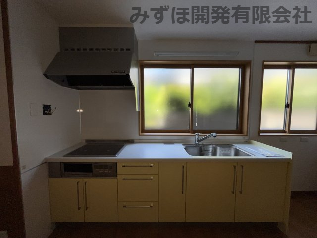 村山市楯岡笛田2丁目11-16のキッチン|キッチンはIHクッキングヒーター使用です