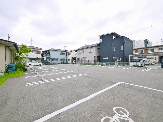四条大路テナントの駐車場