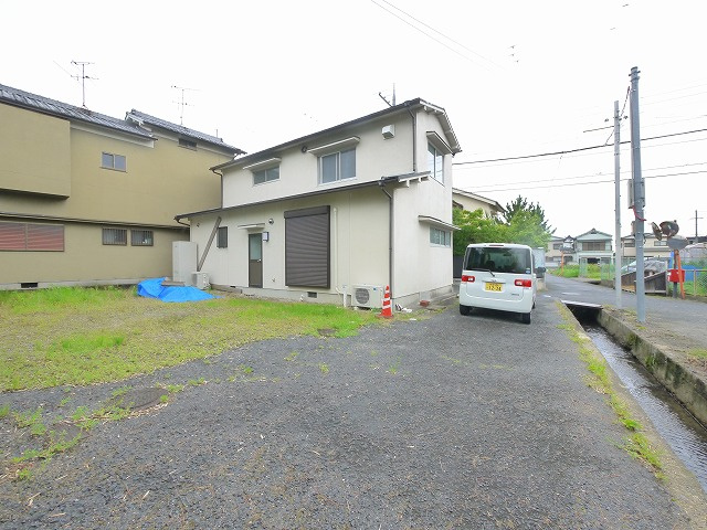 天理市柳本町戸建の駐車場