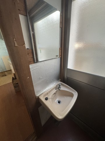 檜川町戸建の洗面所