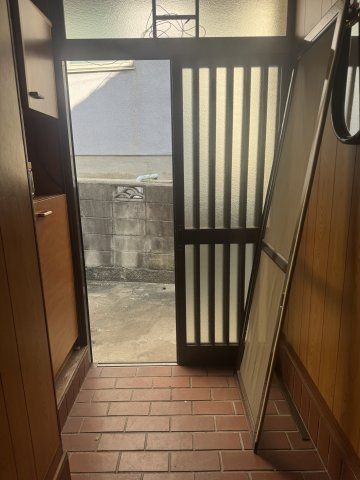 檜川町戸建の玄関