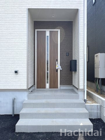 碧南市浜田町第1　新築戸建＜2号棟＞のエントランス