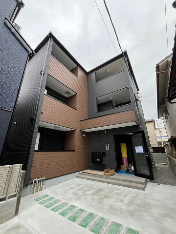 尼崎市立花町４丁目のアパートの外観