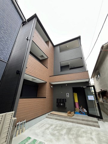 尼崎市立花町４丁目のアパートの外観