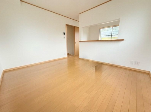 【居間・リビング】 | 【仲介手数料０円】大磯町東小磯　中古戸建 | 大磯町東小磯　中古戸建