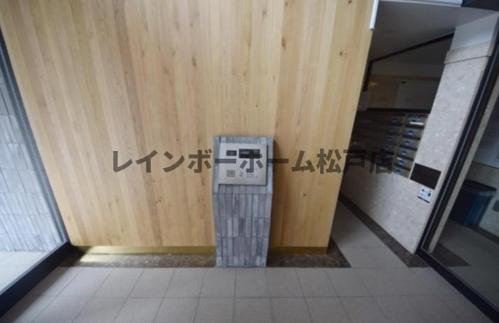 Lavita 谷塚駅前Ⅱのエントランス