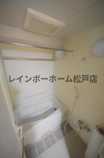 Lavita 谷塚駅前Ⅱの浴室