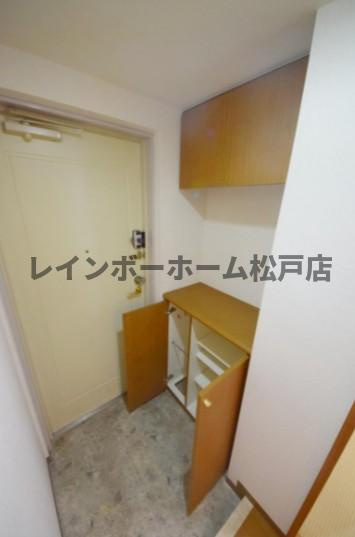 Lavita 谷塚駅前Ⅱの玄関