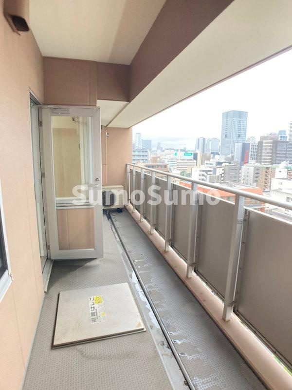 クロスレジデンス大阪新町のバルコニー