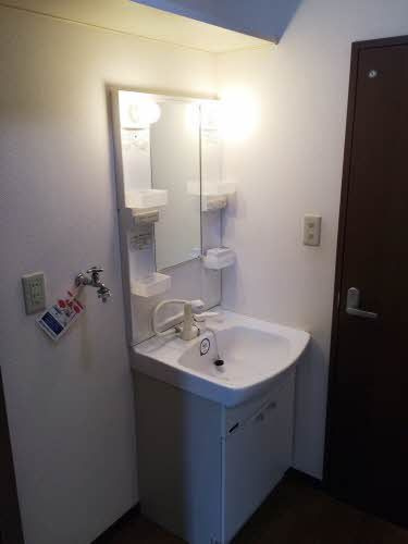 ラプラスいずみ　Ｂ棟　の洗面所