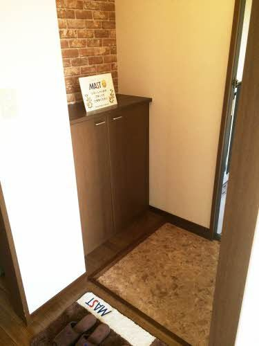 ラプラスいずみ　Ｂ棟　の玄関