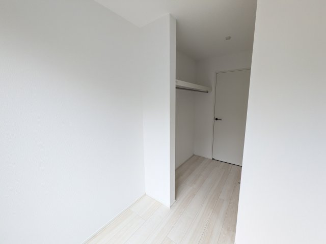 我孫子市岡発戸　01期　新築戸建ての収納|パイプ棚付きで奥行きもある大容量のクローゼットです♪