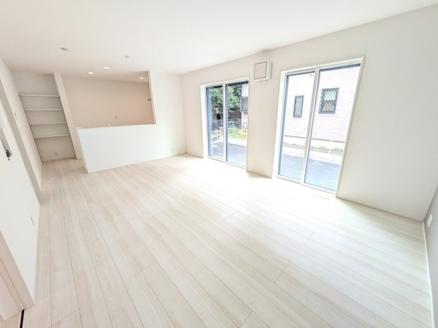 我孫子市岡発戸　01期　新築戸建ての居間・リビング|南向きで明るく陽当たりの良いリビングです♪