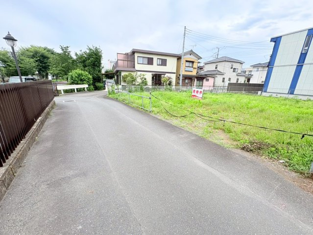 日高市鹿山　建築条件なし売地　JR川越線【高麗川駅】徒歩4分　【高麗川小学区】の前面道路含む現地写真