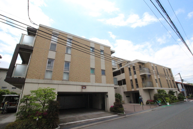 レジディア武蔵小杉の外観