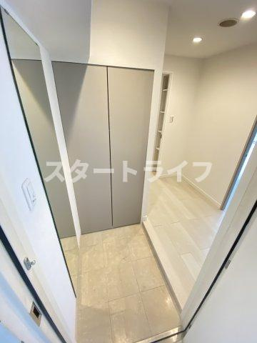 大阪市淀川区西中島４丁目の賃貸マンションの玄関