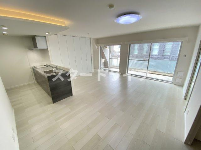 大阪市淀川区西中島４丁目の賃貸マンションの居間・リビング