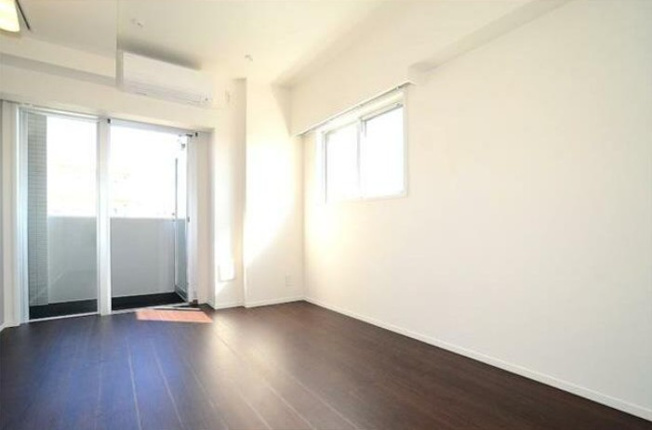 【寝室】 | グランドコンシェルジュ鷺宮 | 2面採光の明るいお部屋。