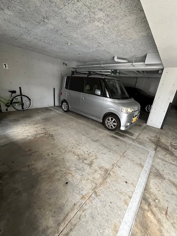 プレアール立花の駐車場