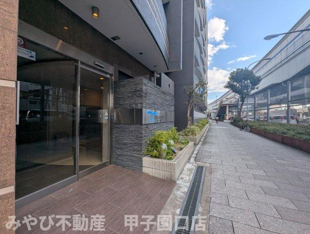 セレニテ甲子園Ⅰのエントランス