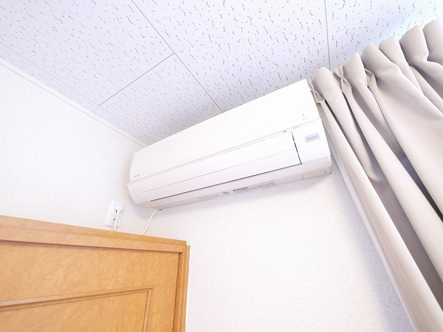 レオパレスＫＡＺＵの設備|エアコンです