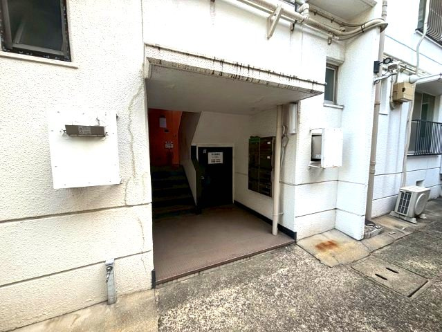 メゾン野々上のエントランス