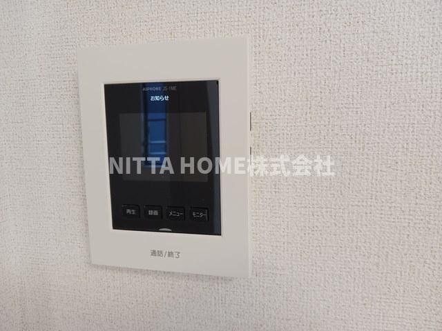 アンソレイエ高浜Ⅱのバルコニー|モニタ付きインターホンを完備しています◎