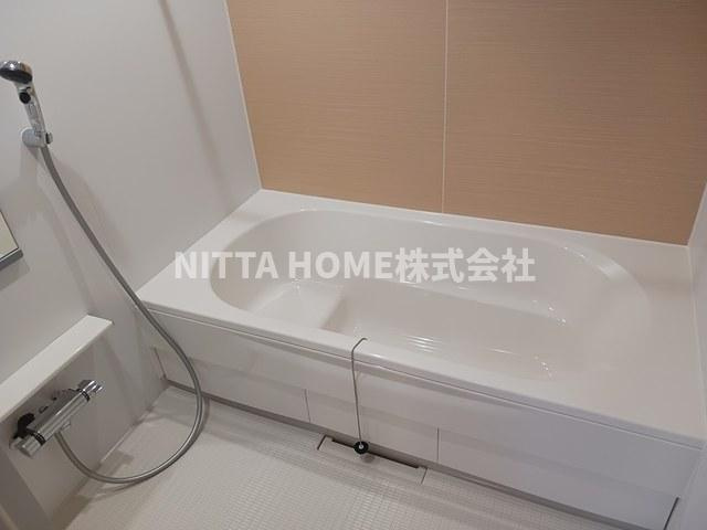 アンソレイエ高浜Ⅱの浴室|一坪以上の大きなバスルームでゆっくりリラックス☆彡