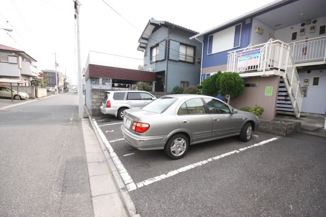 【駐車場】 | パレス山栄 | 駐車場に車を止められます