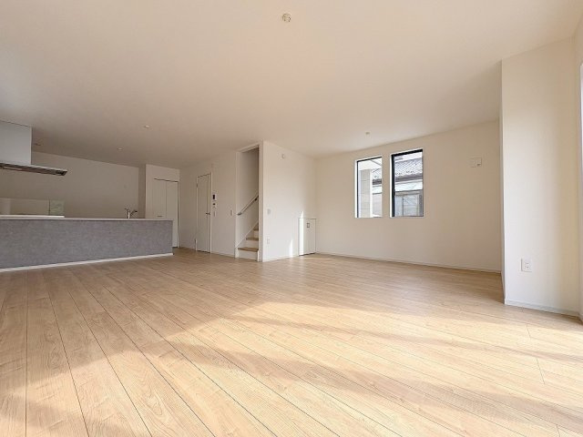 三郷市幸房　新築戸建　全1棟の居間・リビング|同施工会社の参考写真になります。