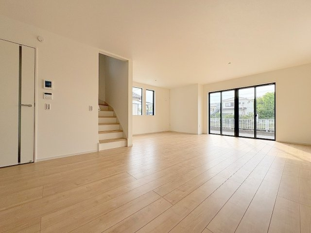 三郷市幸房　新築戸建　全1棟の居間・リビング|同施工会社の参考写真になります。