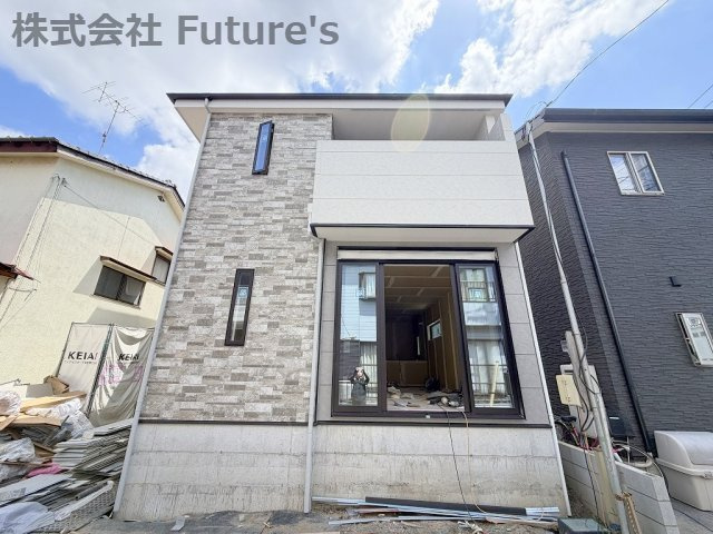 三郷市幸房　新築戸建　全1棟の外観|幸房小学校まで徒歩6分でお子様の通学も安心