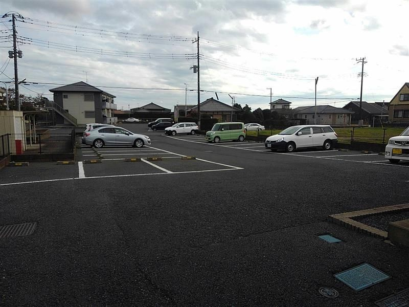 レオパレスグリーンフィールド２の駐車場