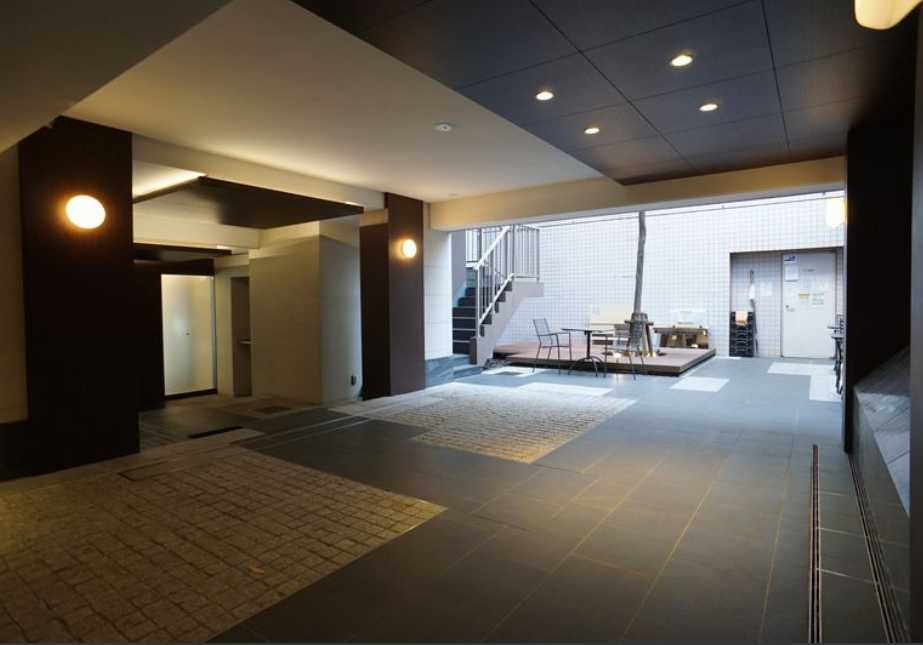 エスティメゾン恵比寿Ⅱ　南東角部屋　スーパー至近　ペット相談のロビー