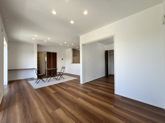 古閑中町戸建の居間・リビング