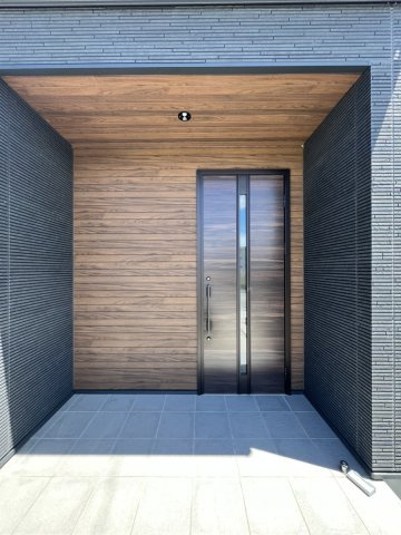 古閑中町戸建の玄関