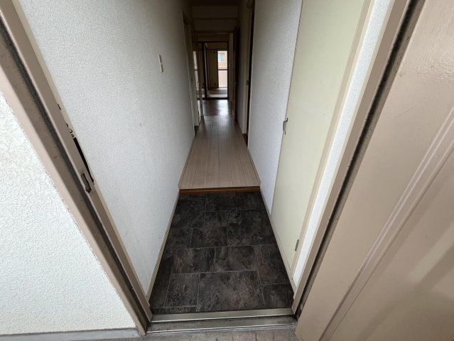 ロイヤルサルーン真鶴の玄関
