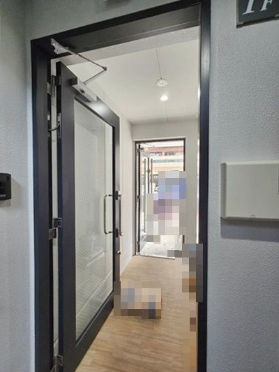 川口市中青木１丁目の賃貸マンションのエントランス