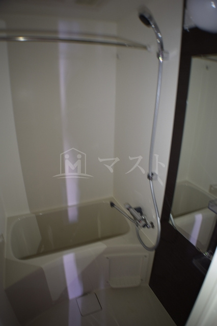 レジュールアッシュ玉造の浴室