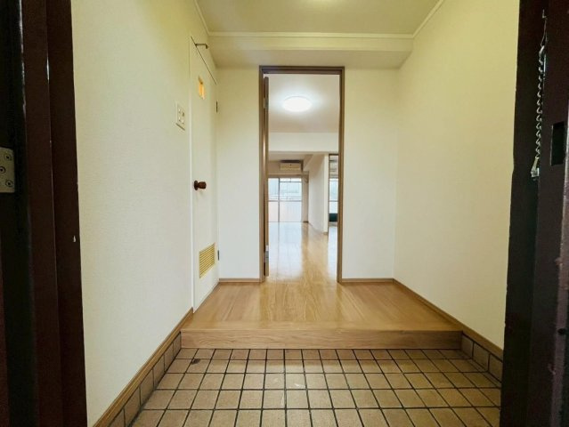 陣山ビルの玄関