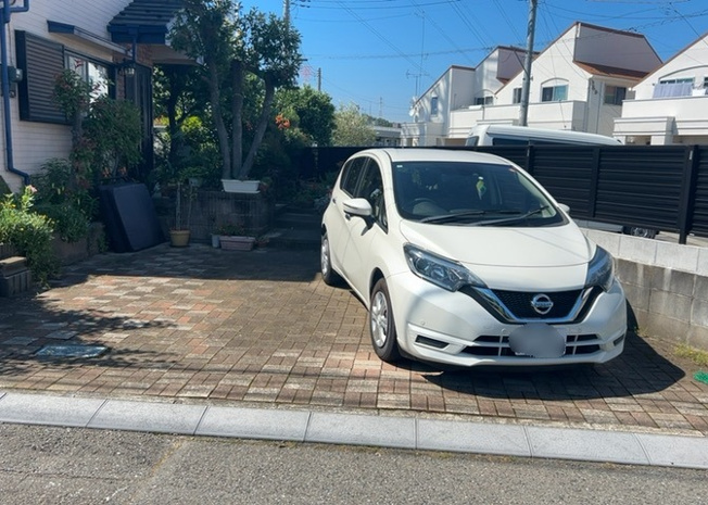 【駐車場】 | 駐車場と明記されていても、最小スペースでつくられた駐車場だと大型車は駐車できなかったり、出入りしにくくなったりする可能性があります。お車のサイズと購入したい物件の駐車場のサイズを現地で確認しましょう。