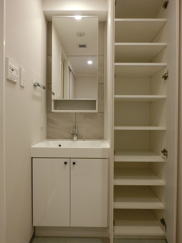 新品家具付きマンション北大塚9(KaGood東京)の独立洗面台
