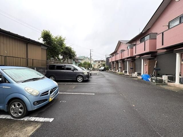 相模原市緑区太井のアパートの駐車場