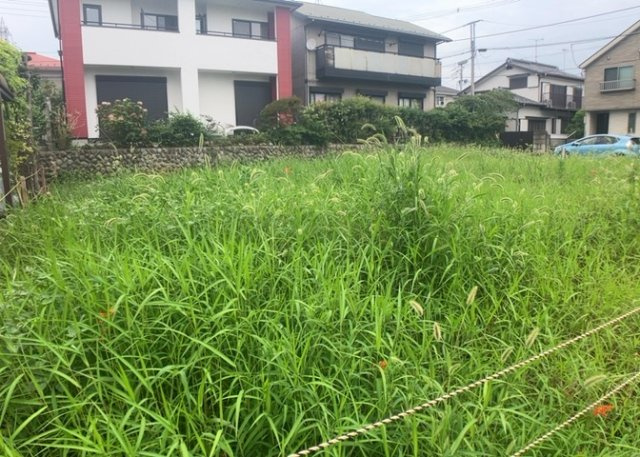 【外観】 | 土地の形が極端に長細かったり、狭小地、あるいは道路との高低差がある傾斜地だった場合、後々売ろうとしても買い手がつかない場合もあります。後々、売却することになった時に価値の下がらない土地を選びましょう。